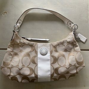 COACH SHOULDER BAG 4 SALE !